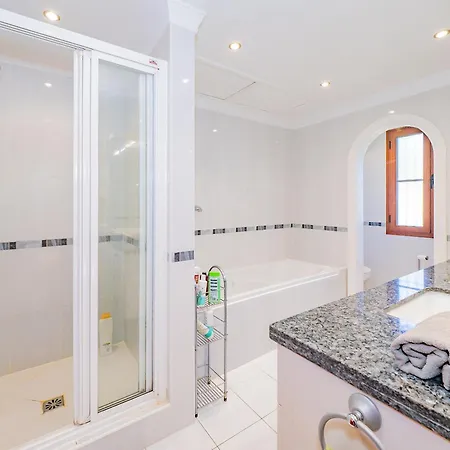 Villa Cubo's Casa La Paloma Marbella