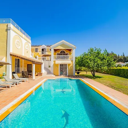 Cubo's Casa La Paloma Marbella