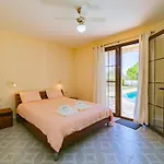Cubo's Casa La Paloma Villa *