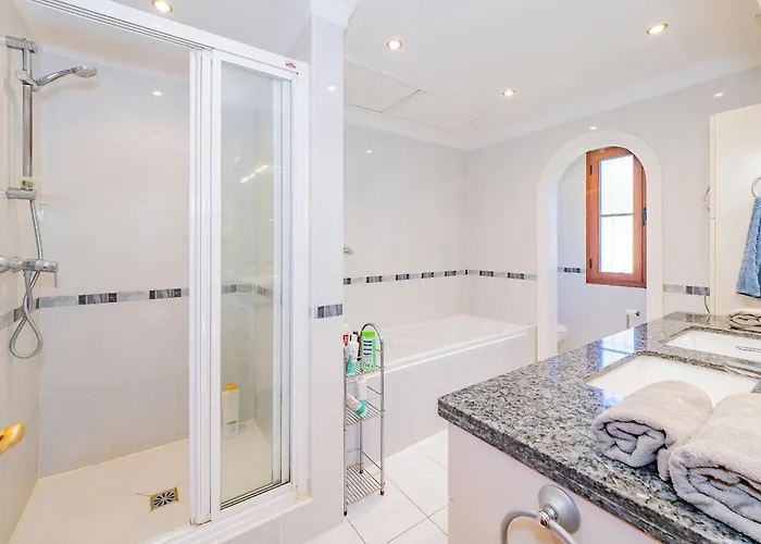 Villa Cubo's Casa La Paloma Marbella