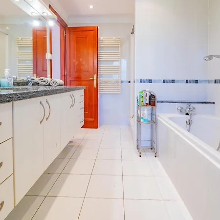 Cubo's Casa La Paloma * ماربيا